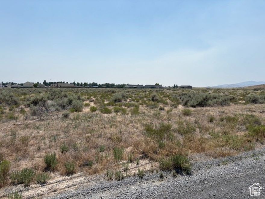 Unlock endless possibilities with this stunning 5.81-acre parcel, ideal for your next building or development project! Located conveniently along Copper Road, this tract offers breathtaking views, a spacious flat terrain covered in picturesque sagebrush, and easy access to essential utilities.  Whether you envision a private estate, a charming development community, or an investment opportunity, this property is your canvas. Don't miss out on the chance to create something extraordinary in this beautiful setting.
