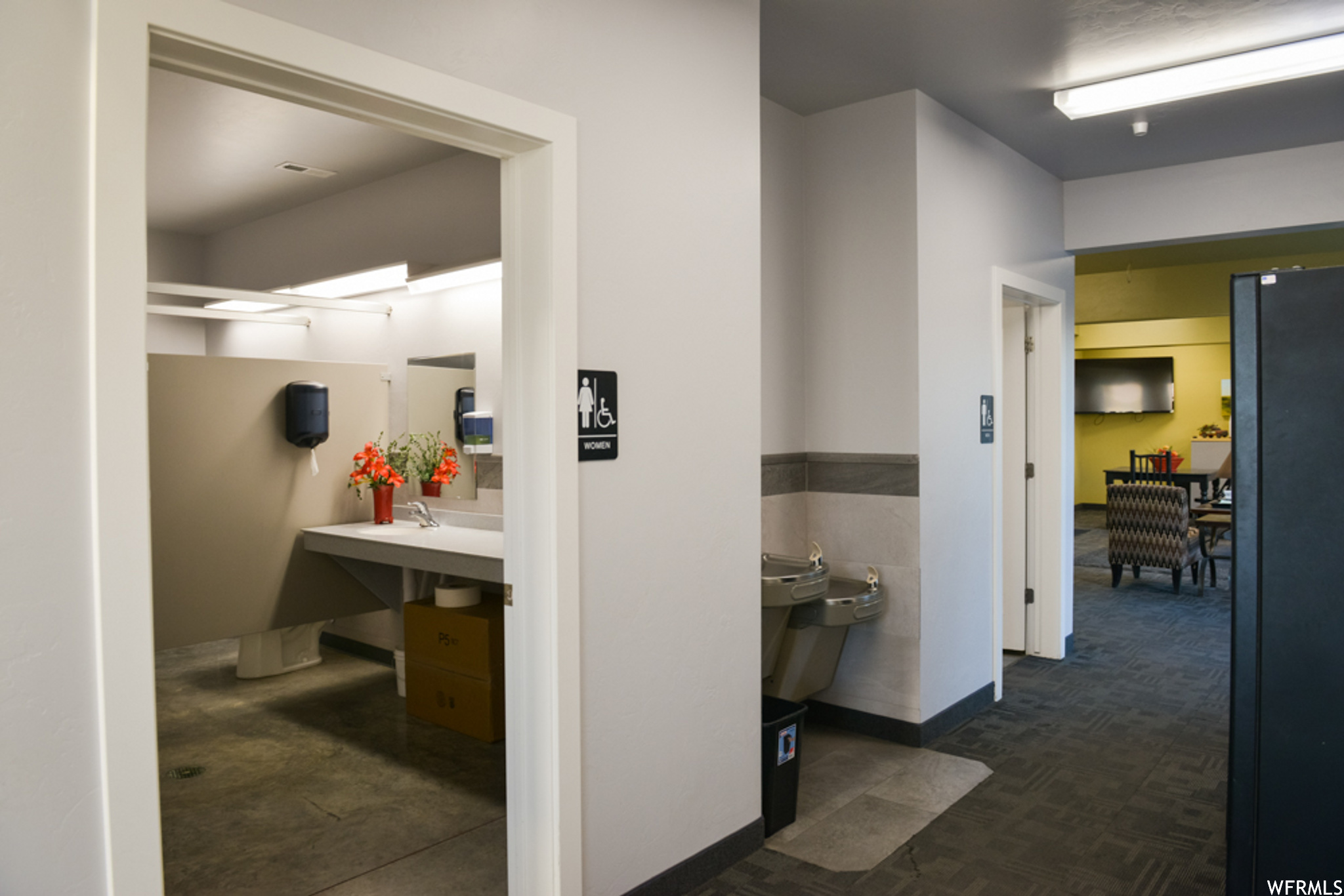 SPRING POINTE RETAIL - Commercial Sale