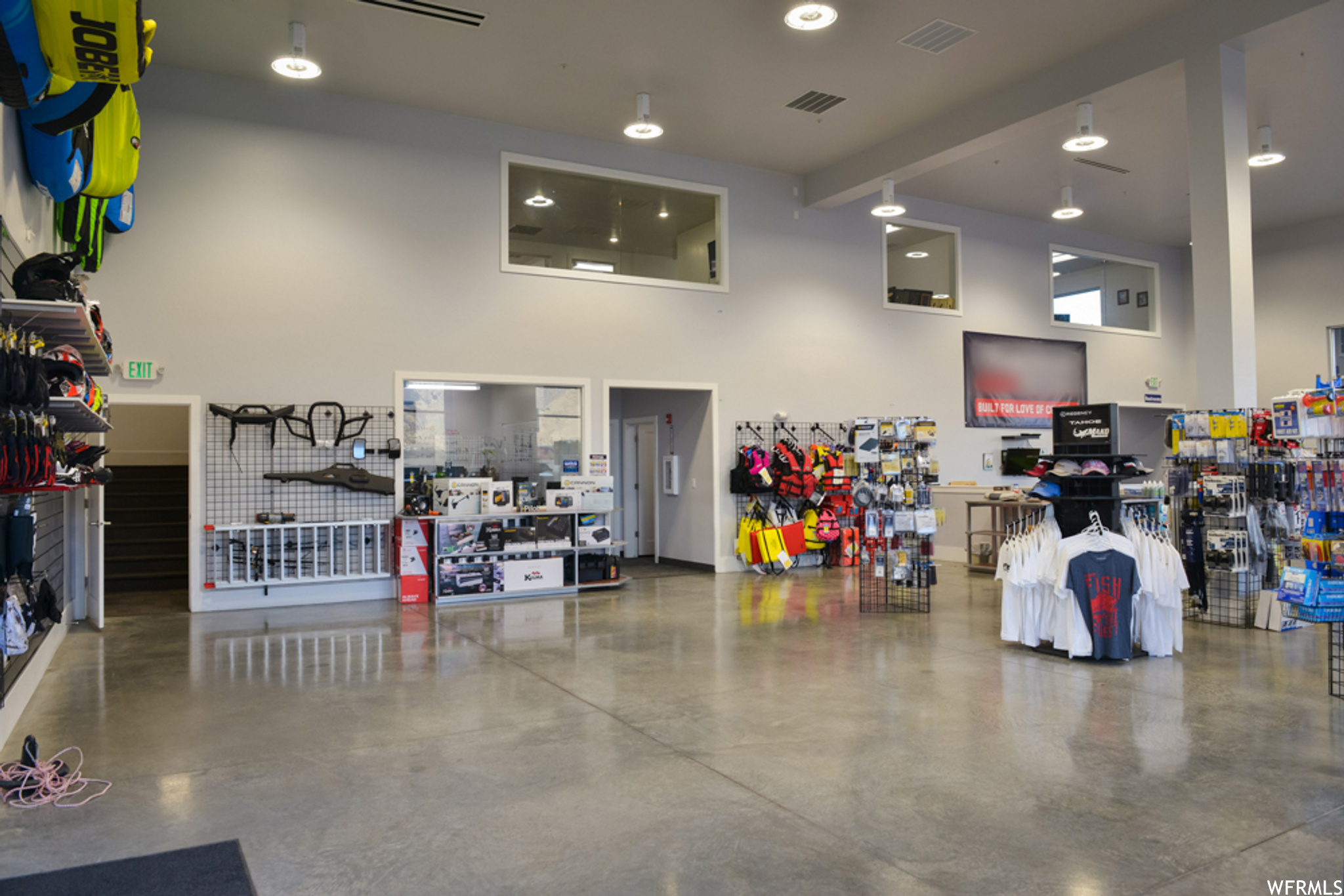 SPRING POINTE RETAIL - Commercial Sale