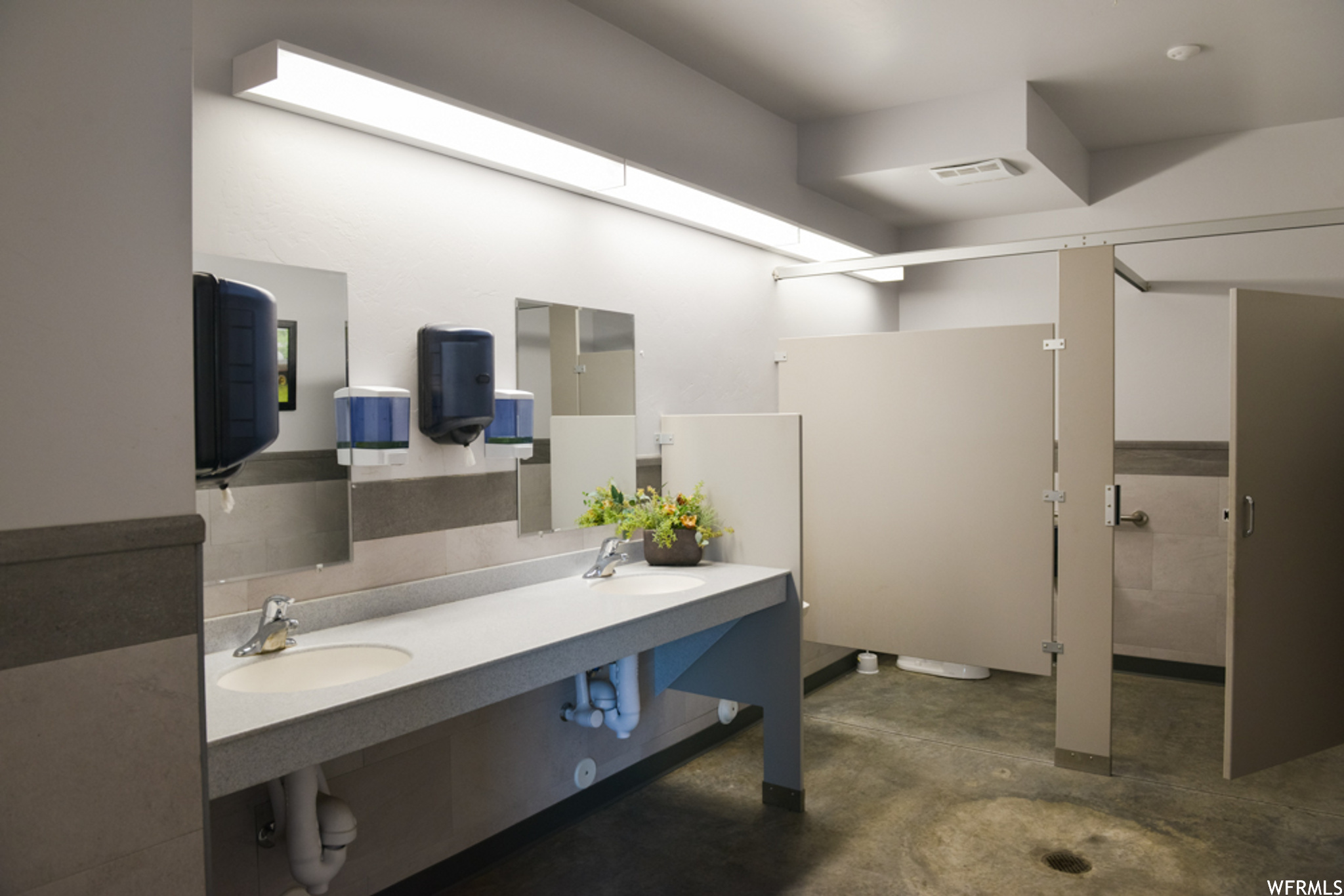 SPRING POINTE RETAIL - Commercial Sale