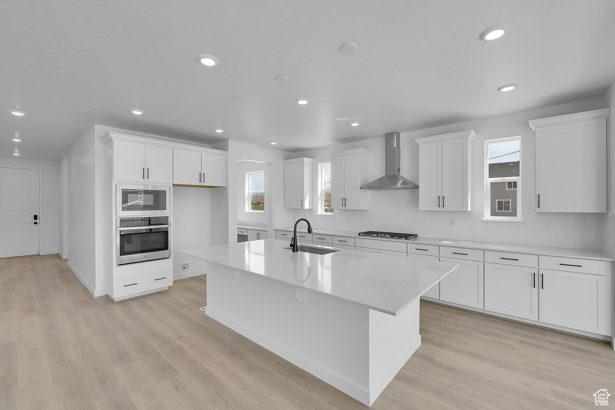 PONY EXPRESS ESTATES - Residential