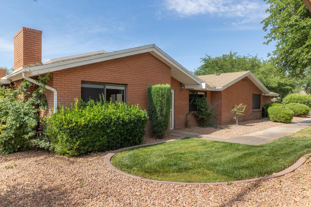 Photo of 840 S 400 AVE E #3, Saint George, UT 84770 (MLS # 2160334)