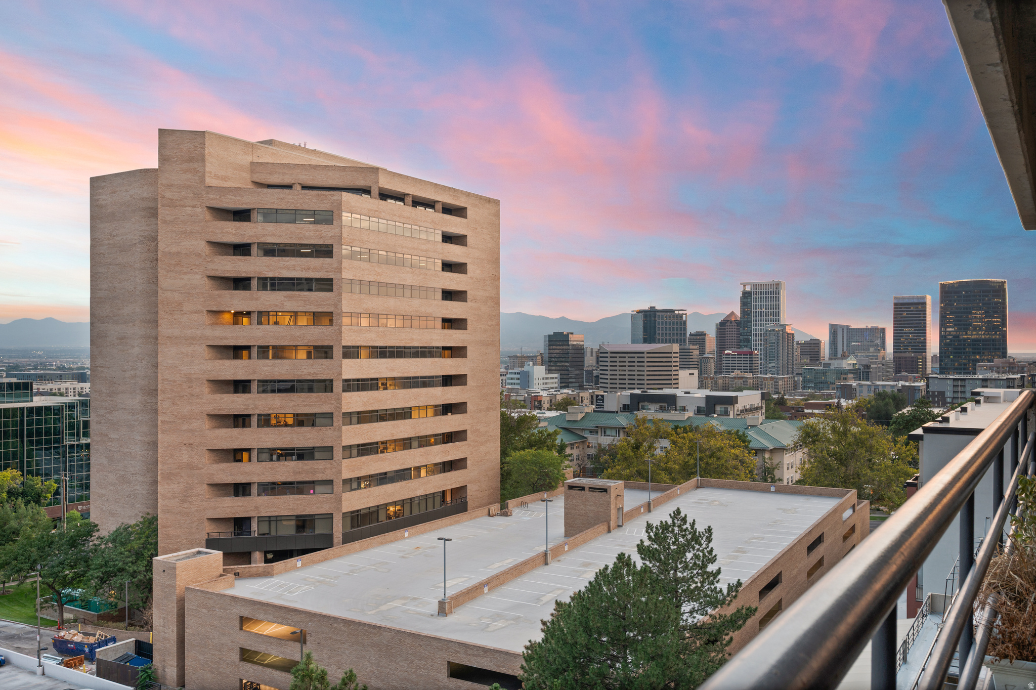 GOVERNORS PLAZA - Residential
