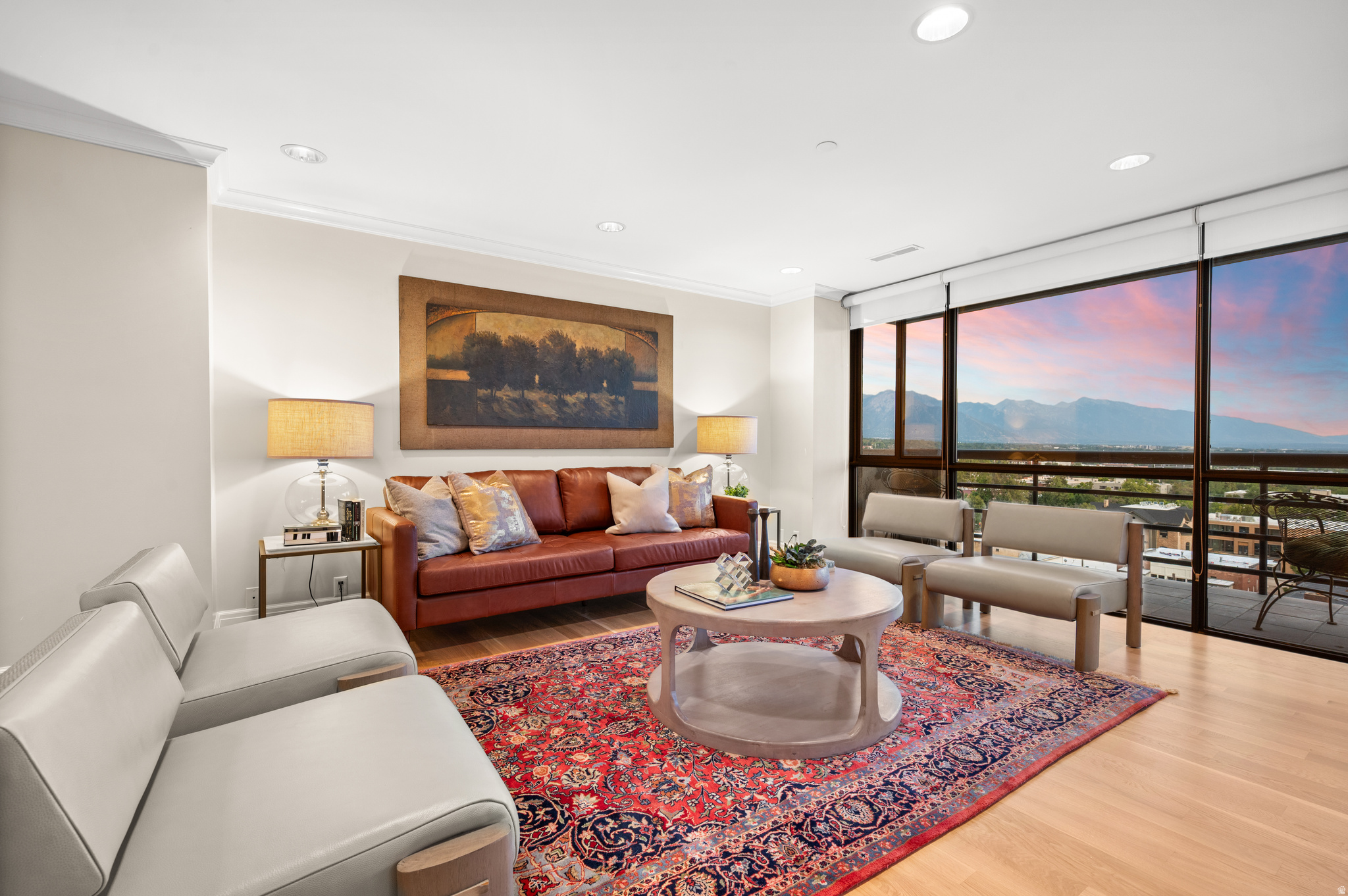 GOVERNORS PLAZA - Residential