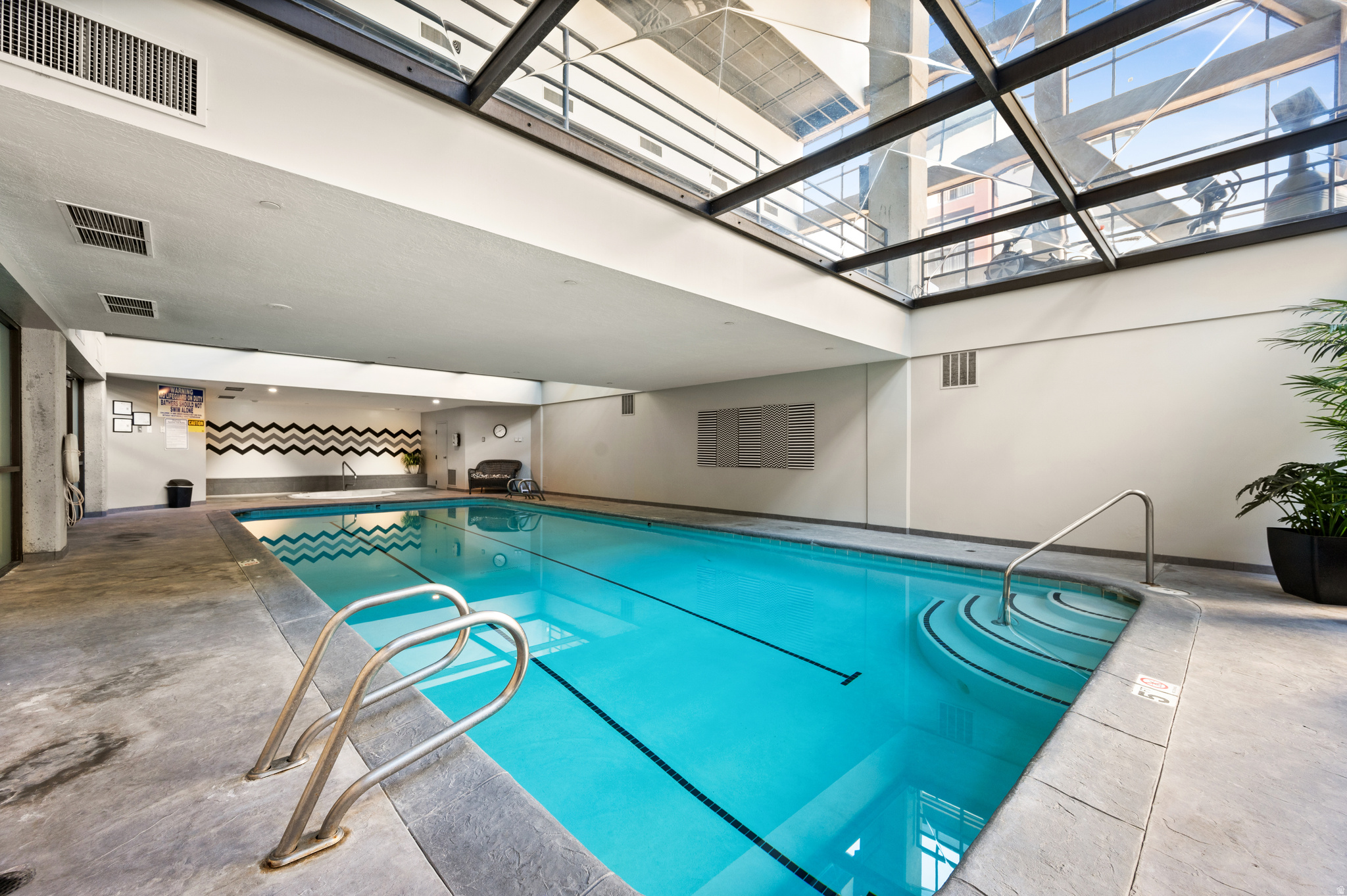 GOVERNORS PLAZA - Residential