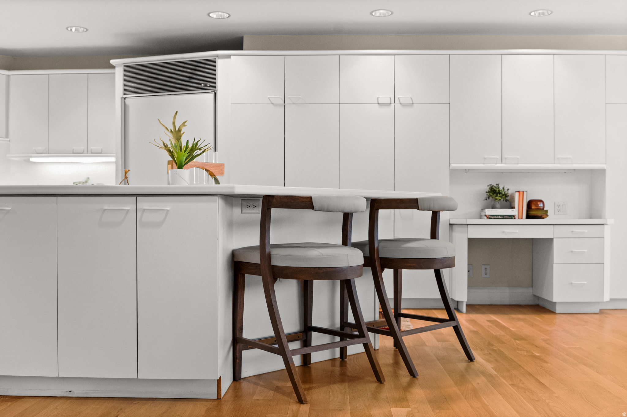 GOVERNORS PLAZA - Residential