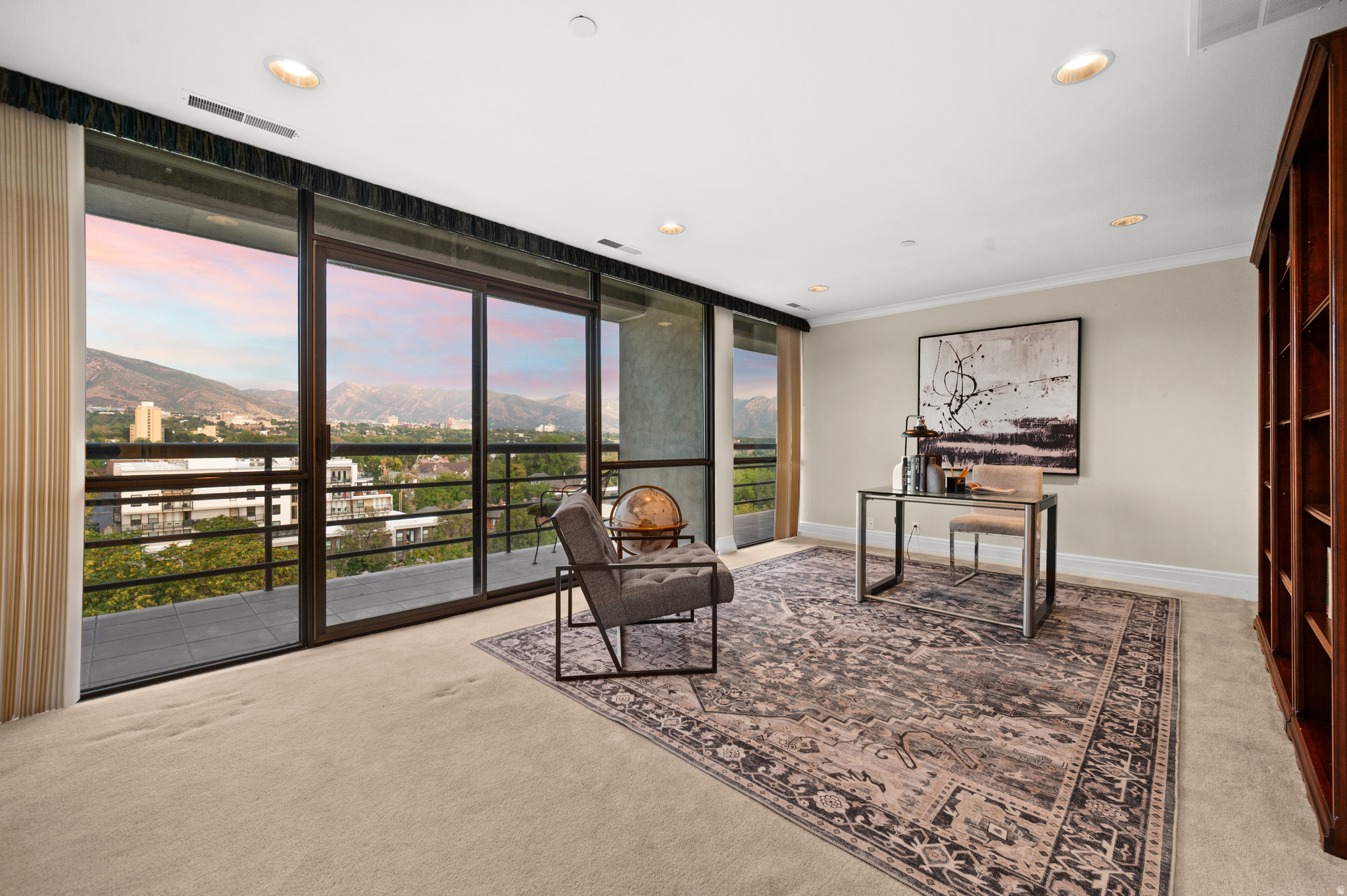 GOVERNORS PLAZA - Residential