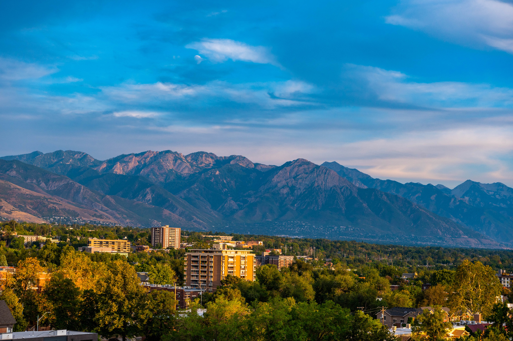 GOVERNORS PLAZA - Residential