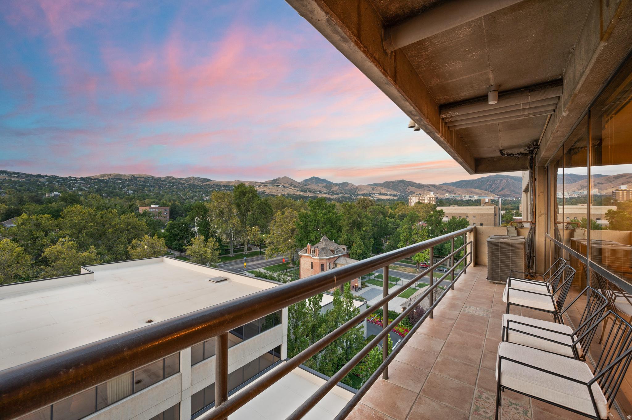 GOVERNORS PLAZA - Residential