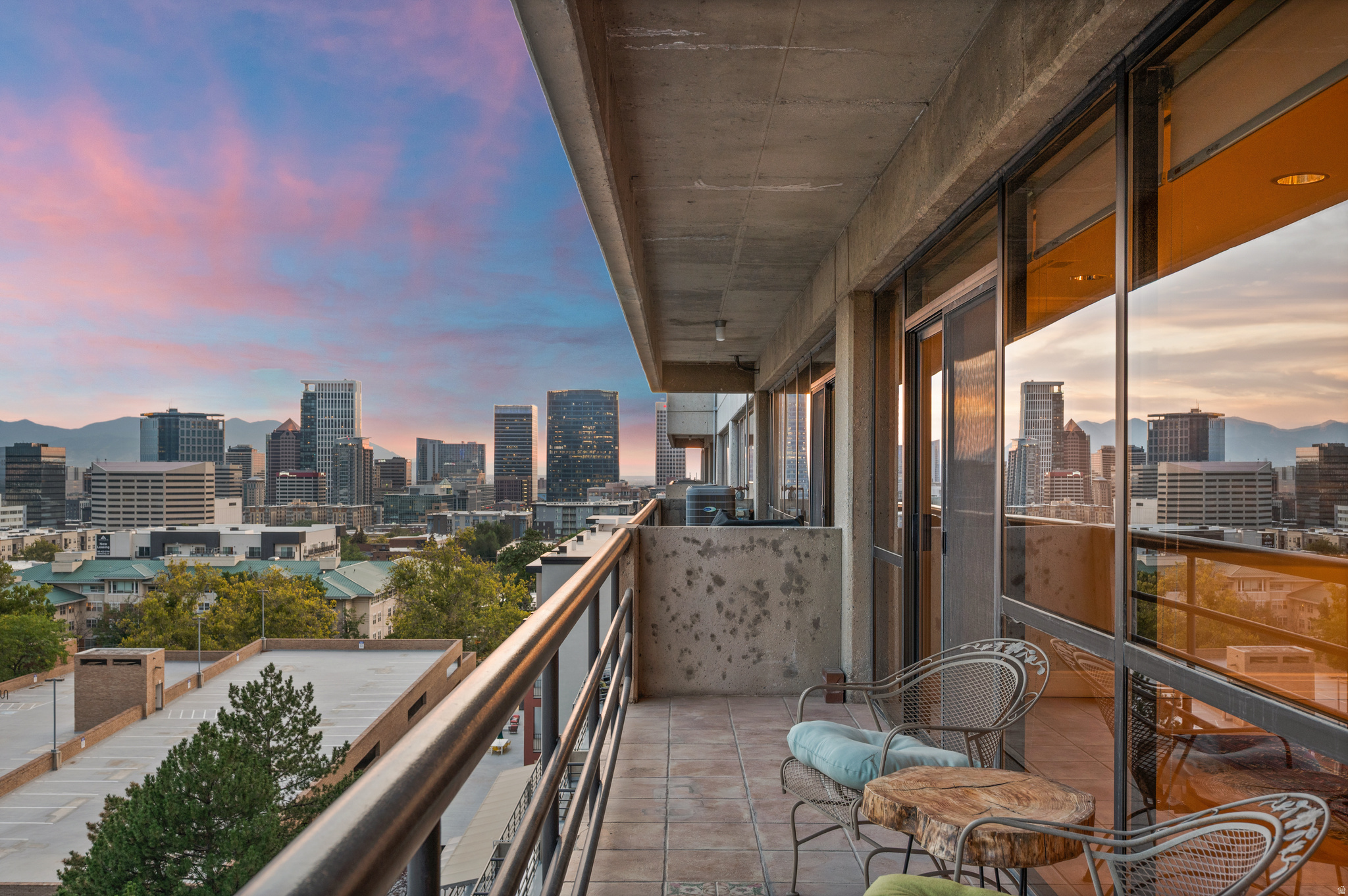 GOVERNORS PLAZA - Residential