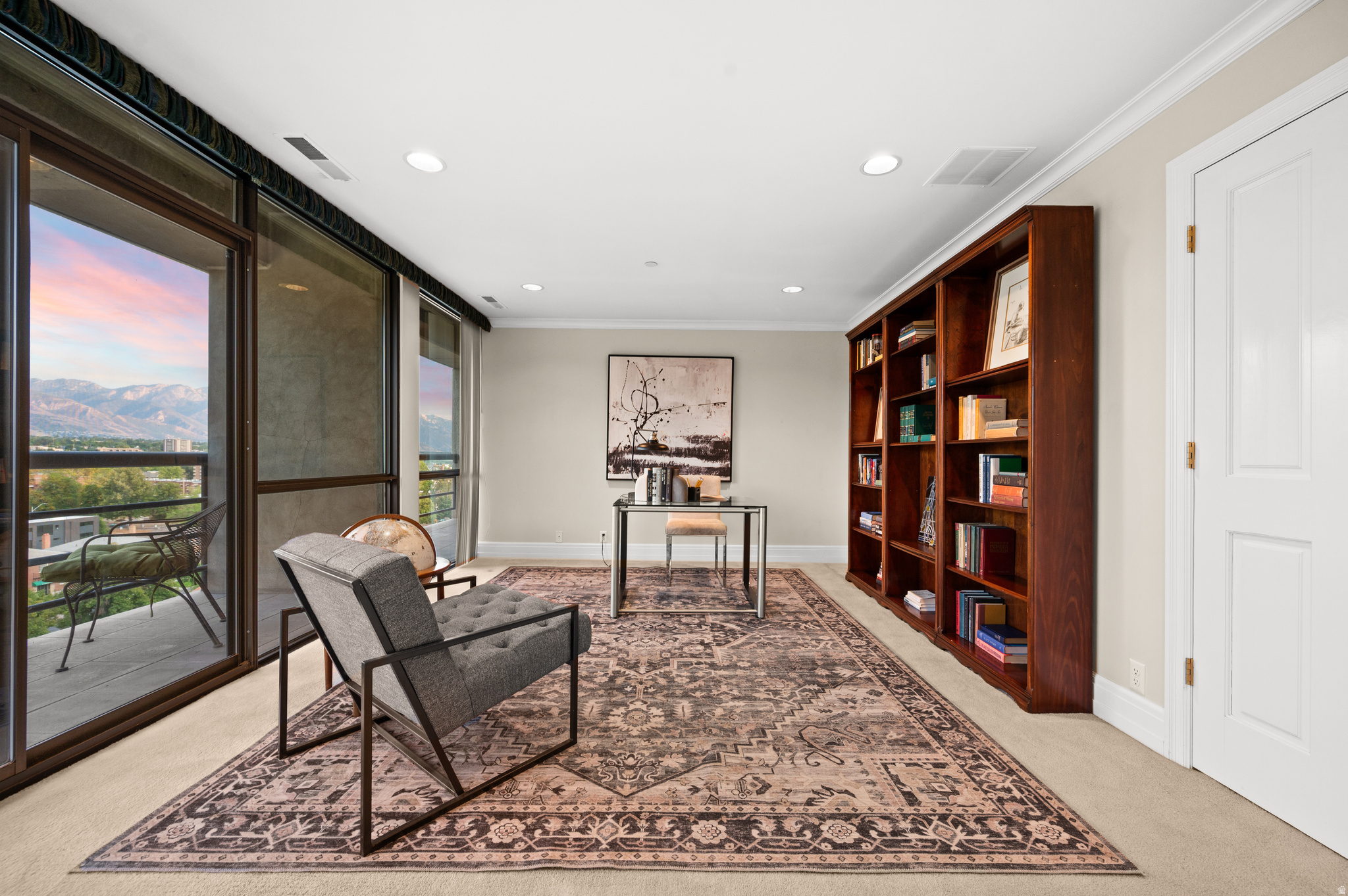 GOVERNORS PLAZA - Residential