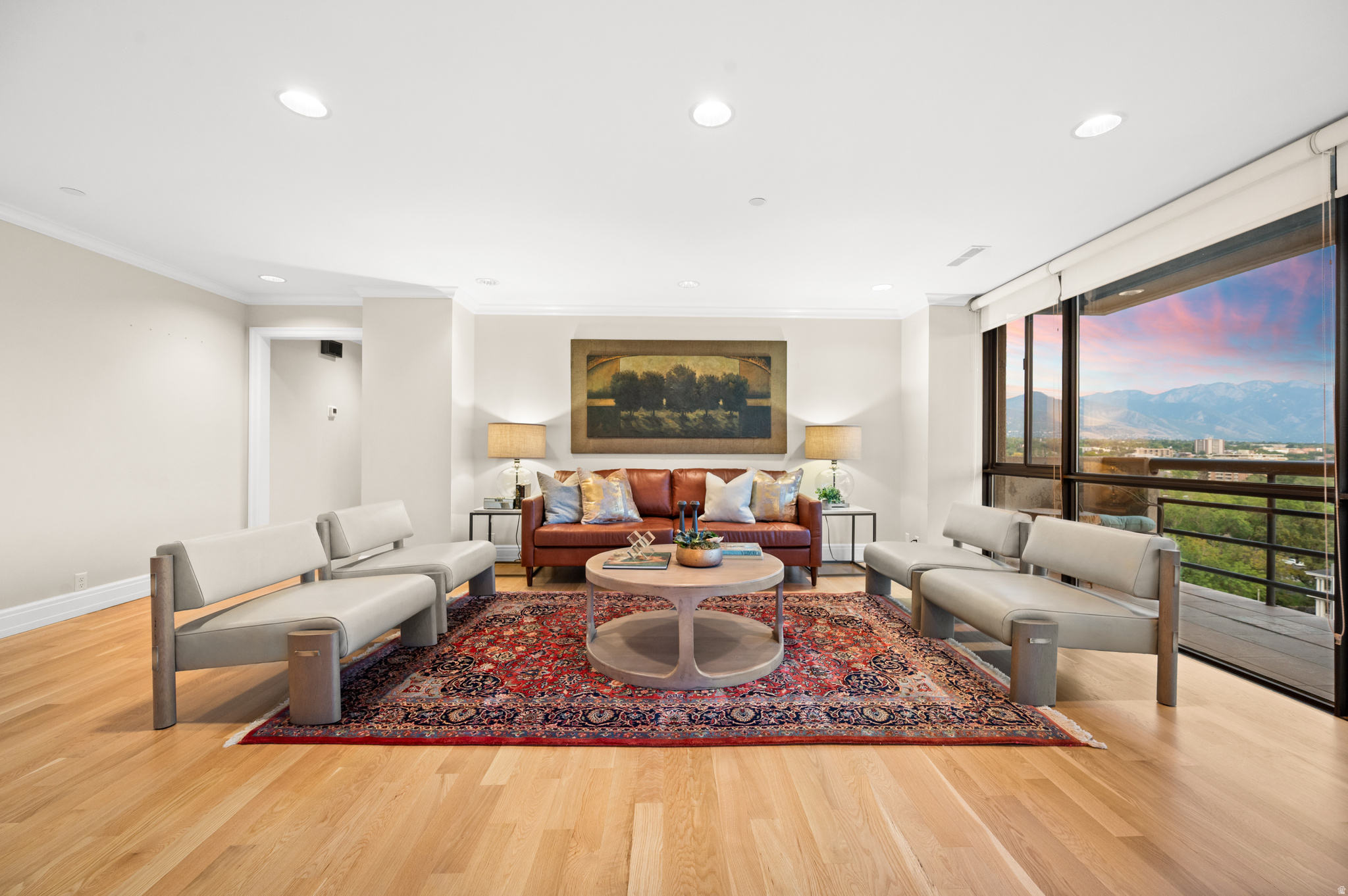 GOVERNORS PLAZA - Residential