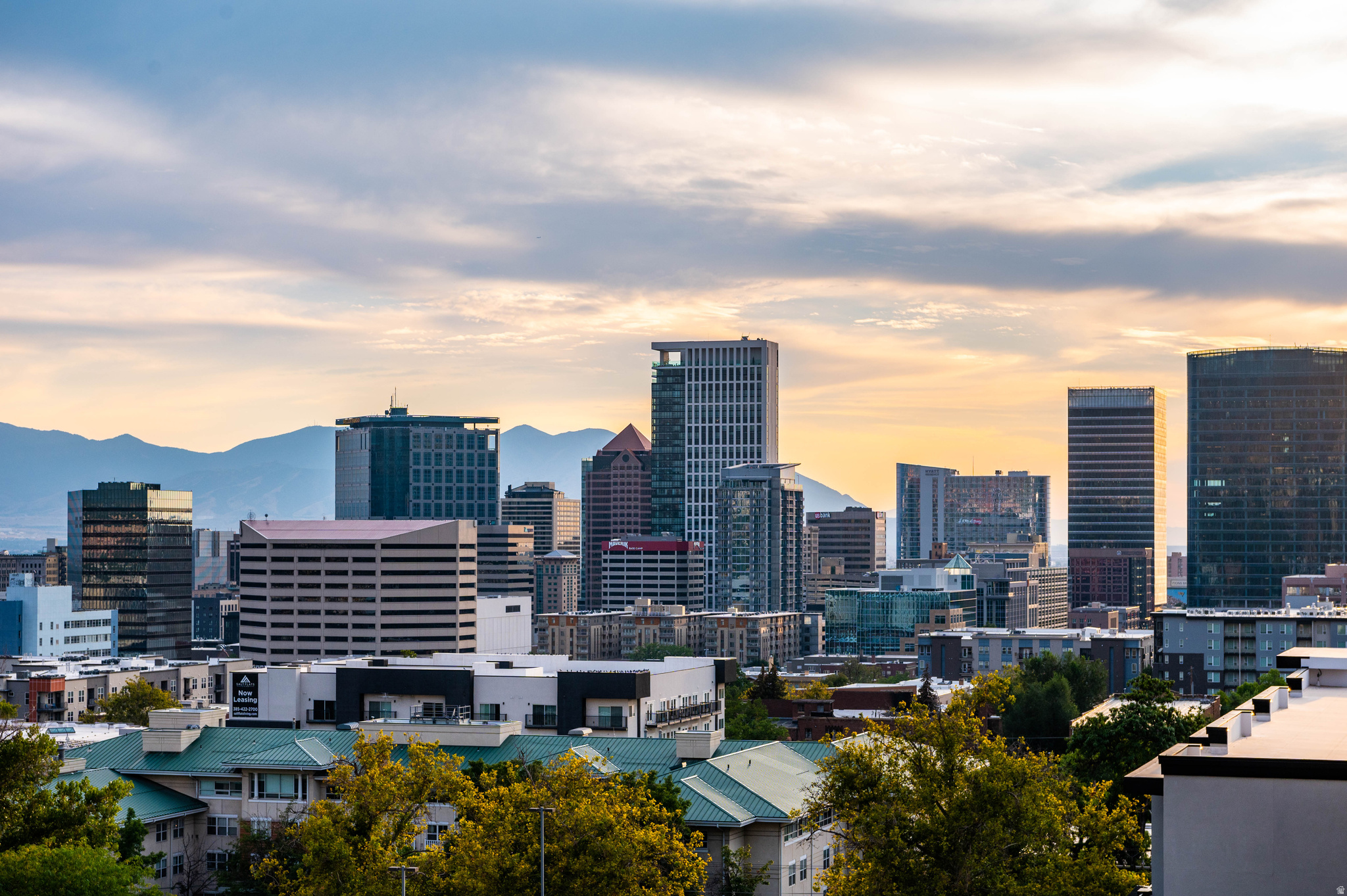 GOVERNORS PLAZA - Residential