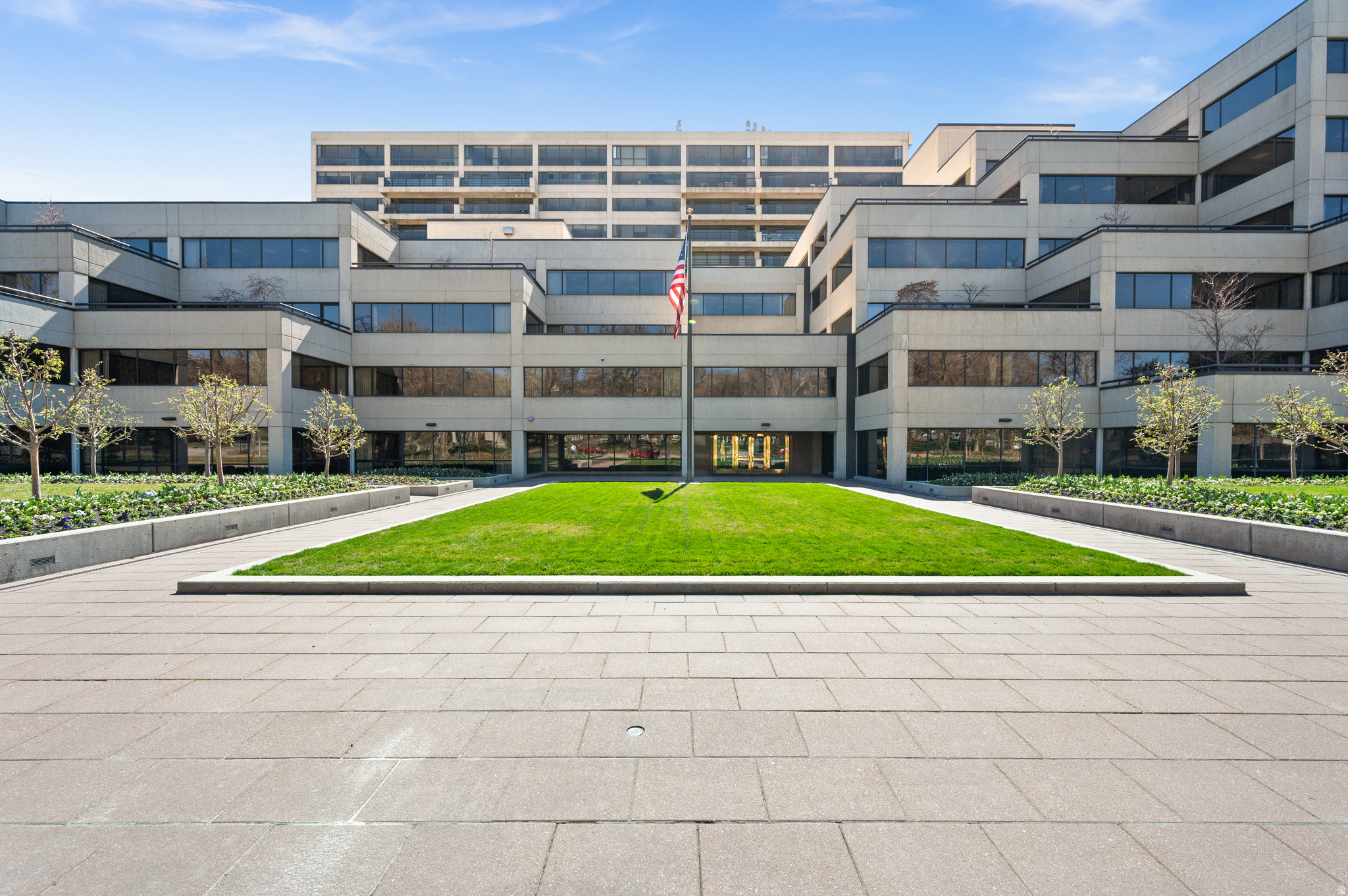 GOVERNORS PLAZA - Residential