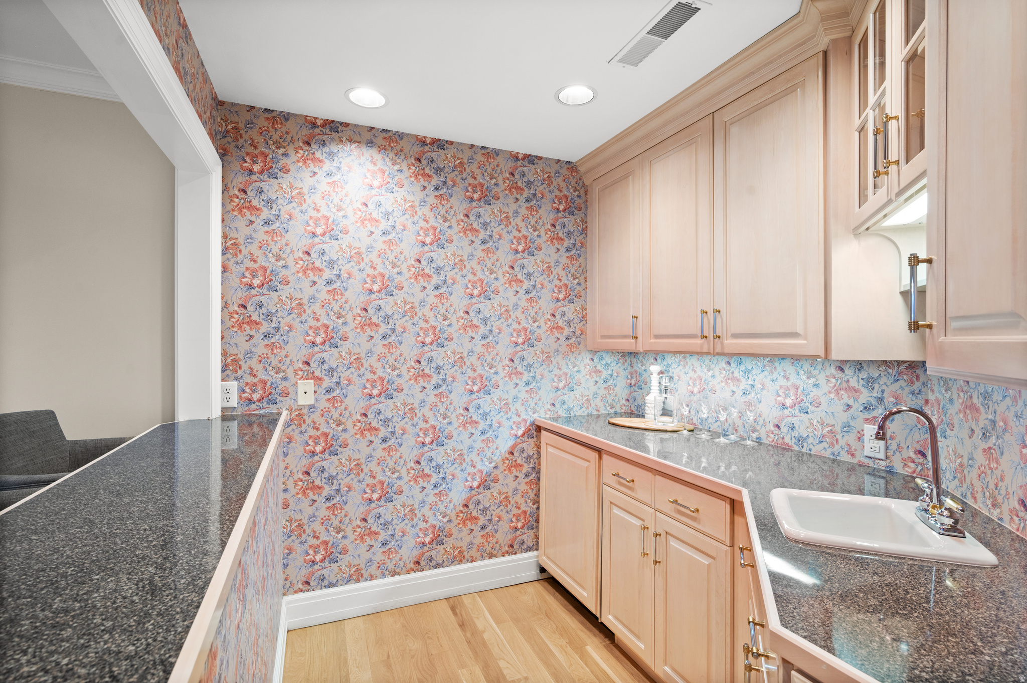 GOVERNORS PLAZA - Residential