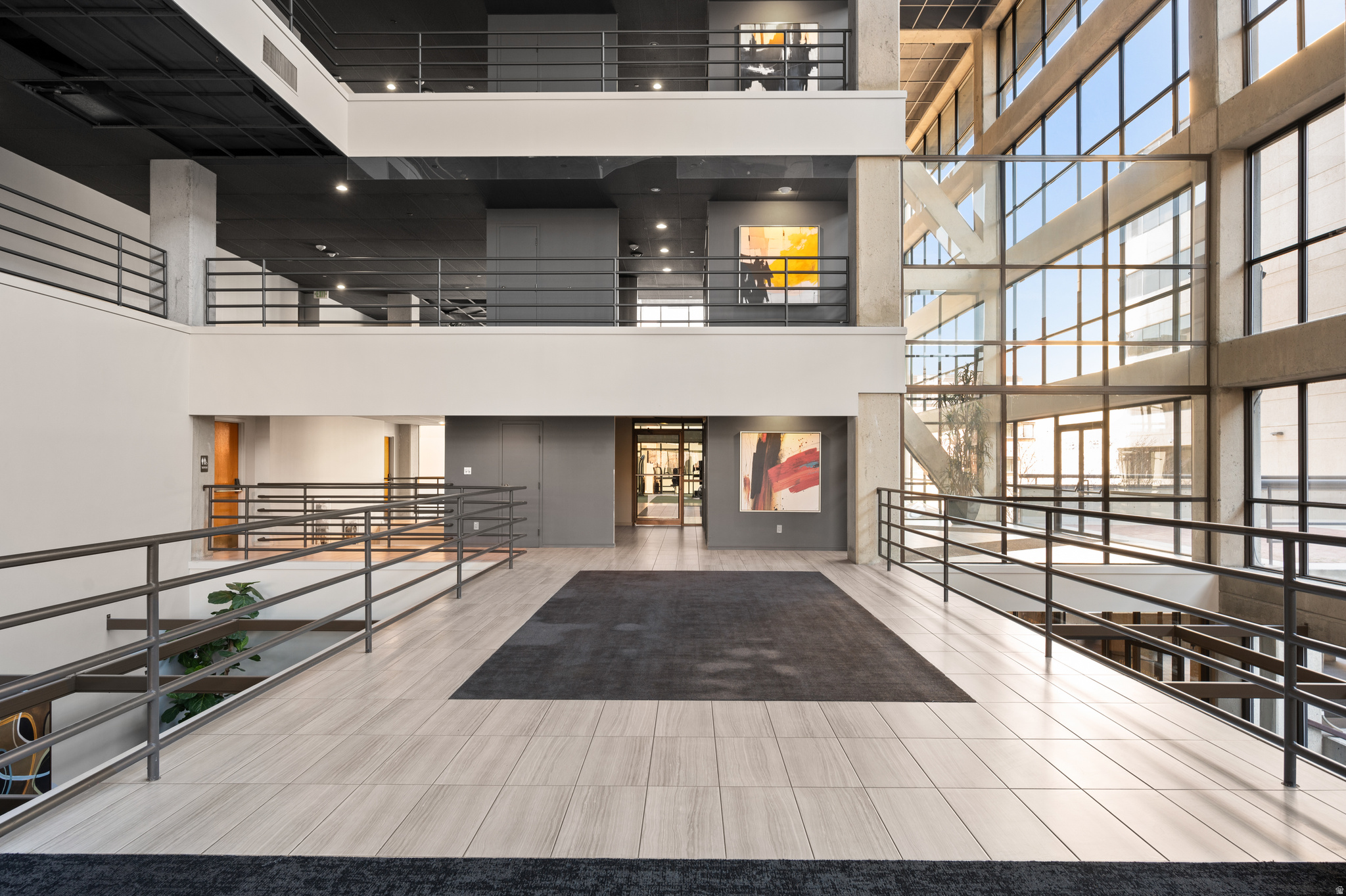 GOVERNORS PLAZA - Residential