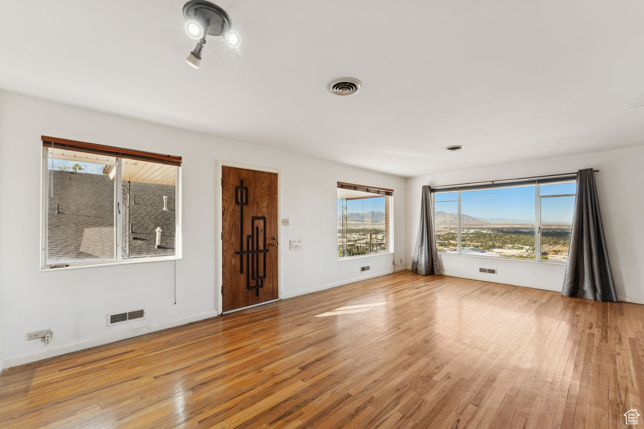 CAPITOL HILL - Residential