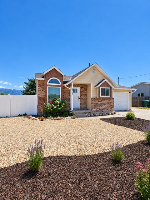 Homes For Sale - 5510 S 4300<br/> Hooper, UT 84315