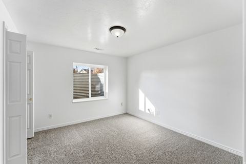 Tiny photo for 1430 S HEATHER LN, Syracuse, UT 84075 (MLS # 2124978)