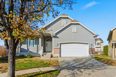Photo of 1430 S HEATHER LN, Syracuse, UT 84075 (MLS # 2124978)