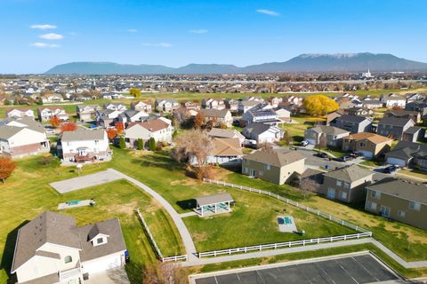 Tiny photo for 1430 S HEATHER LN, Syracuse, UT 84075 (MLS # 2124978)