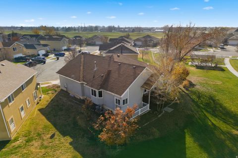 Tiny photo for 1430 S HEATHER LN, Syracuse, UT 84075 (MLS # 2124978)