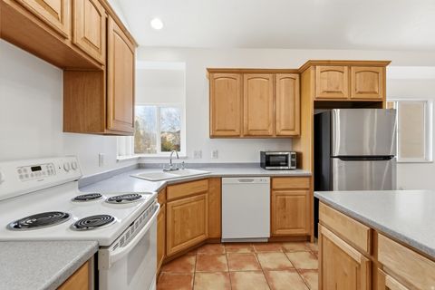 Tiny photo for 1430 S HEATHER LN, Syracuse, UT 84075 (MLS # 2124978)