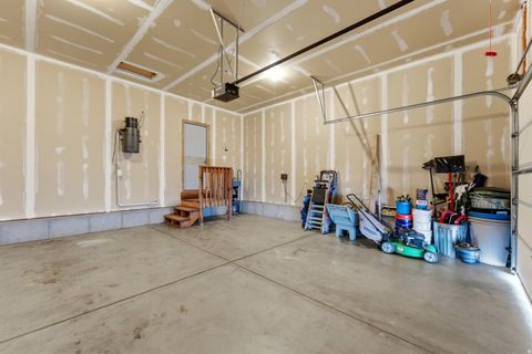 Tiny photo for 1430 S HEATHER LN, Syracuse, UT 84075 (MLS # 2124978)