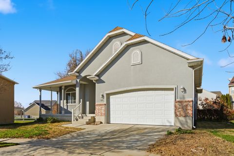 Tiny photo for 1430 S HEATHER LN, Syracuse, UT 84075 (MLS # 2124978)