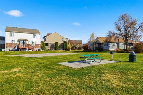 Tiny photo for 1430 S HEATHER LN, Syracuse, UT 84075 (MLS # 2124978)