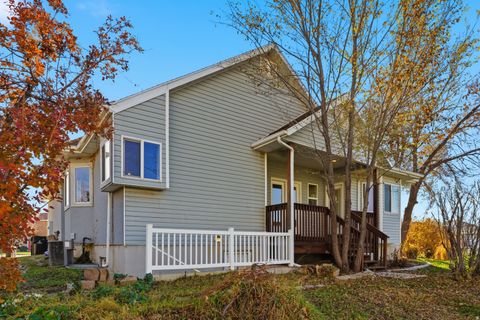 Tiny photo for 1430 S HEATHER LN, Syracuse, UT 84075 (MLS # 2124978)