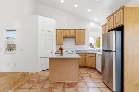 Tiny photo for 1430 S HEATHER LN, Syracuse, UT 84075 (MLS # 2124978)