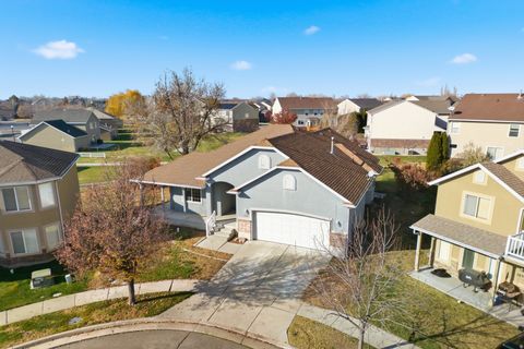 Tiny photo for 1430 S HEATHER LN, Syracuse, UT 84075 (MLS # 2124978)