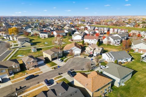 Tiny photo for 1430 S HEATHER LN, Syracuse, UT 84075 (MLS # 2124978)