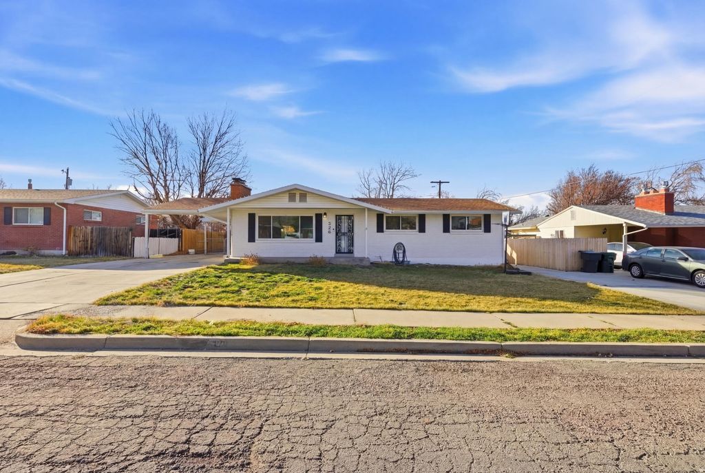 Photo of 328 E ISGREEN CIR, Tooele, UT 84074 (MLS # 2133878)