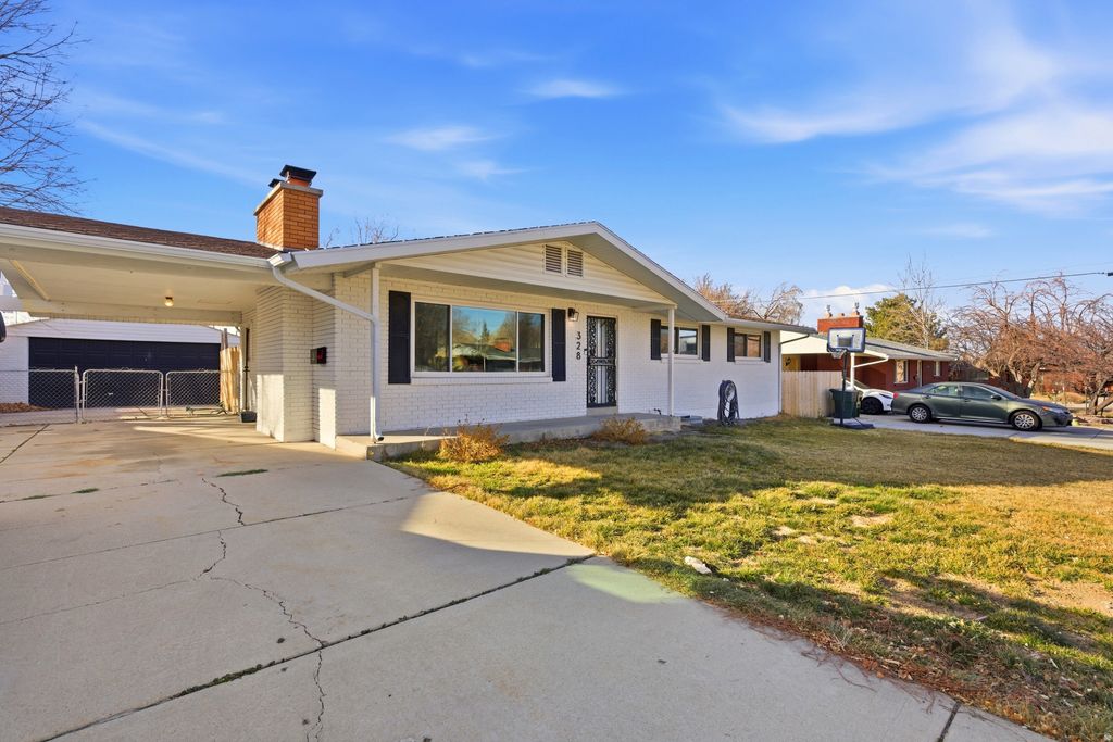 Photo of 328 E ISGREEN CIR, Tooele, UT 84074 (MLS # 2133878)