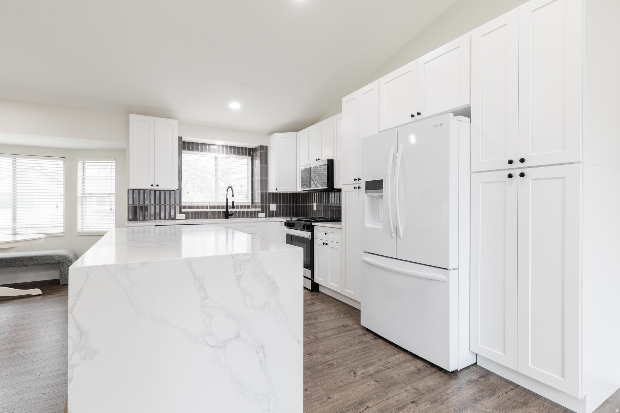 NORTH HILLS ESTATES - Residential