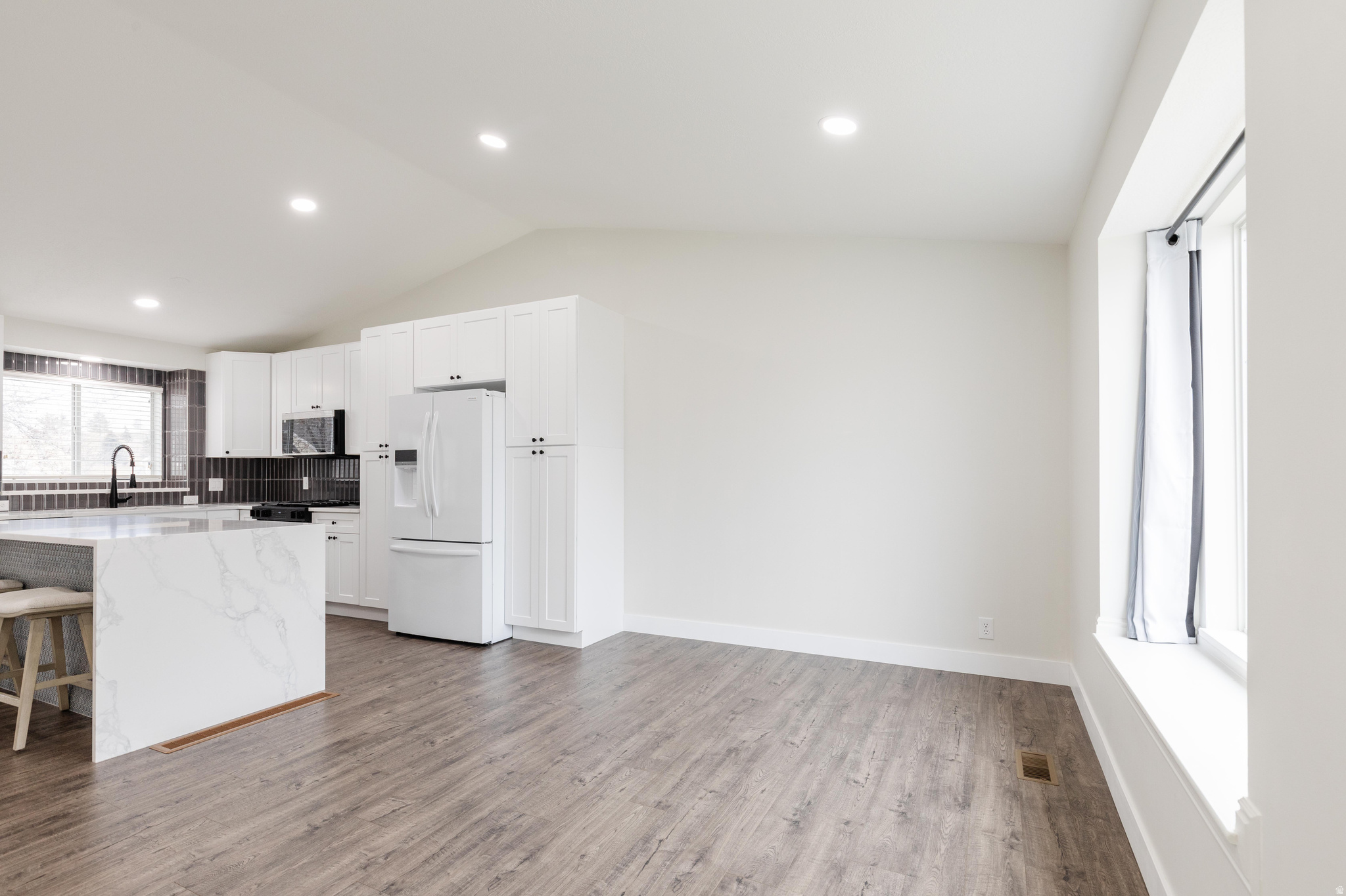 NORTH HILLS ESTATES - Residential