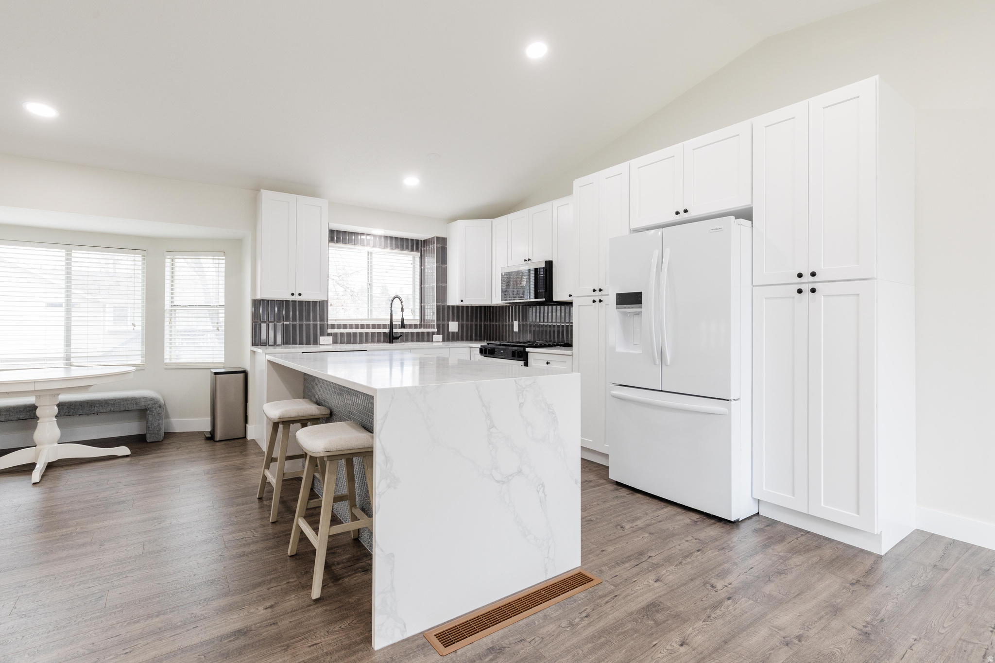 NORTH HILLS ESTATES - Residential