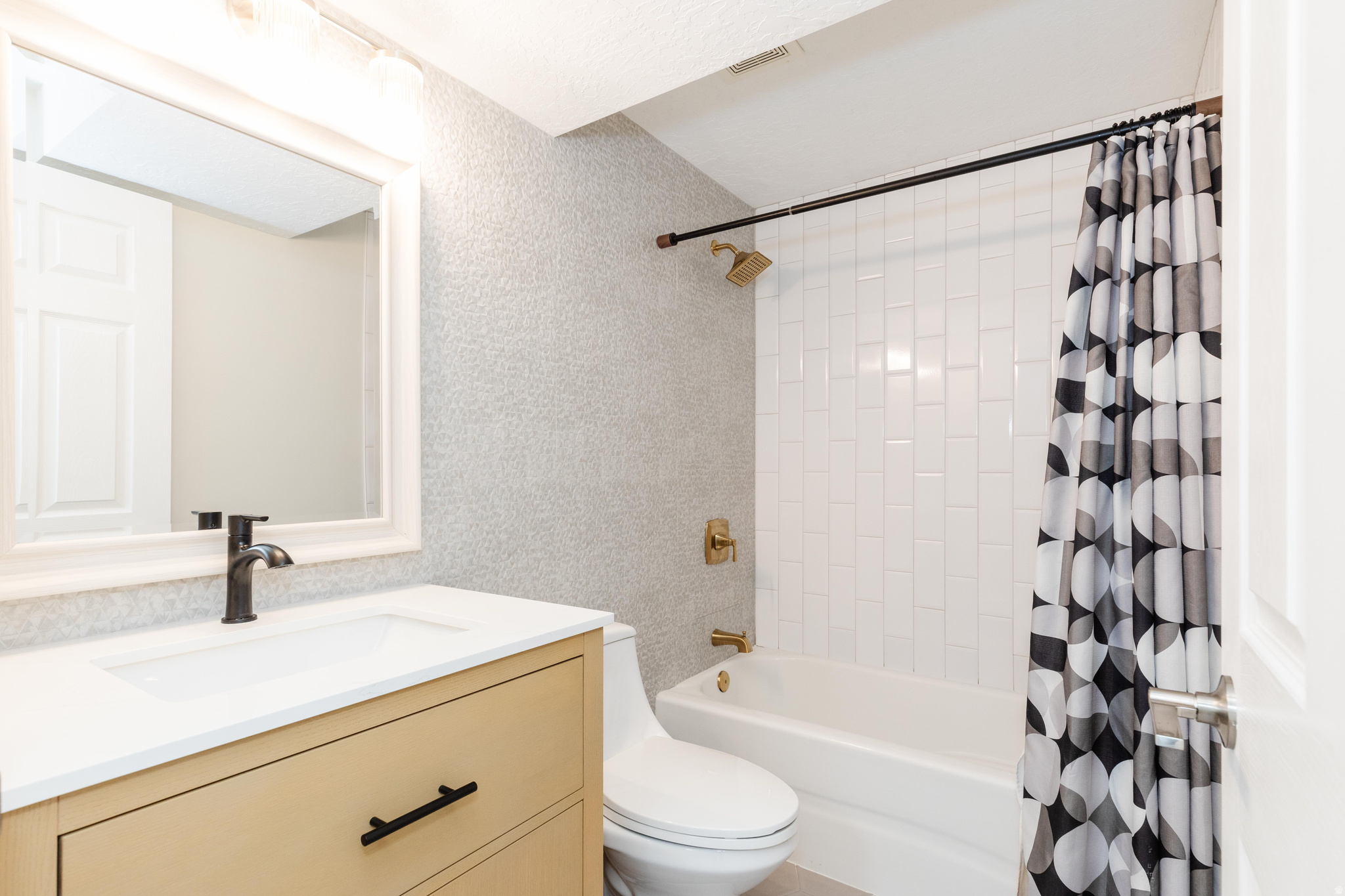 NORTH HILLS ESTATES - Residential