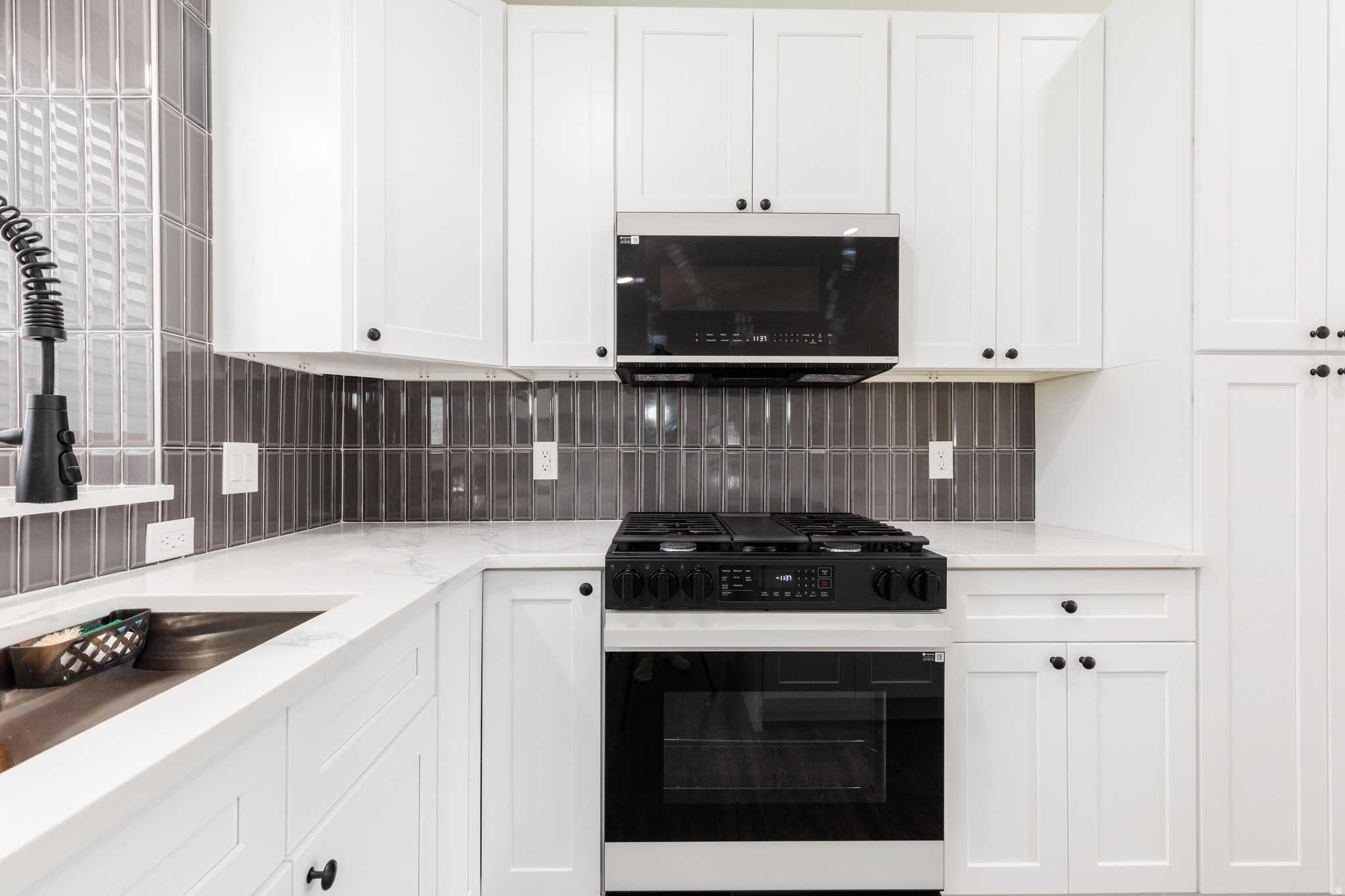 NORTH HILLS ESTATES - Residential