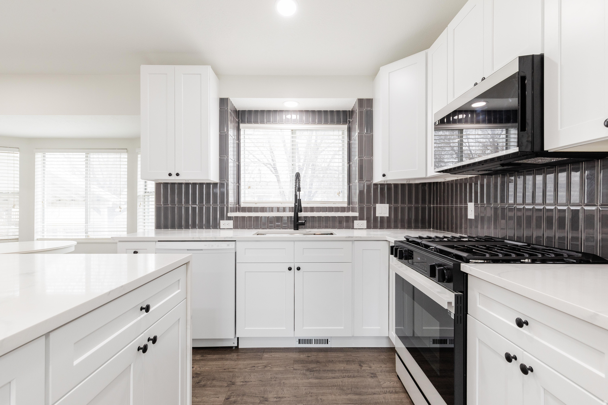 NORTH HILLS ESTATES - Residential