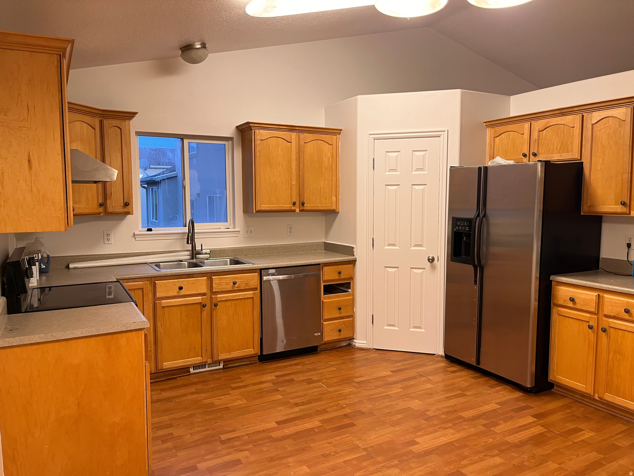 APPLE GROVE - Residential Lease