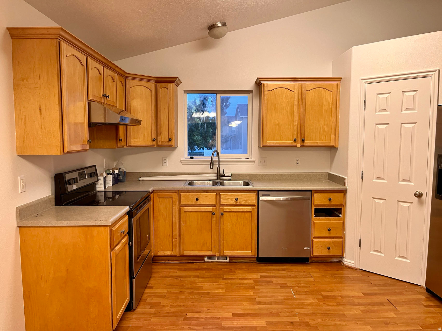 APPLE GROVE - Residential Lease