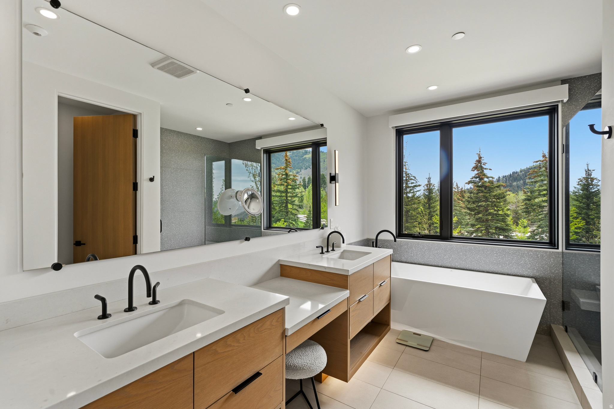 THE RIDGE AT CANYONS - Residential
