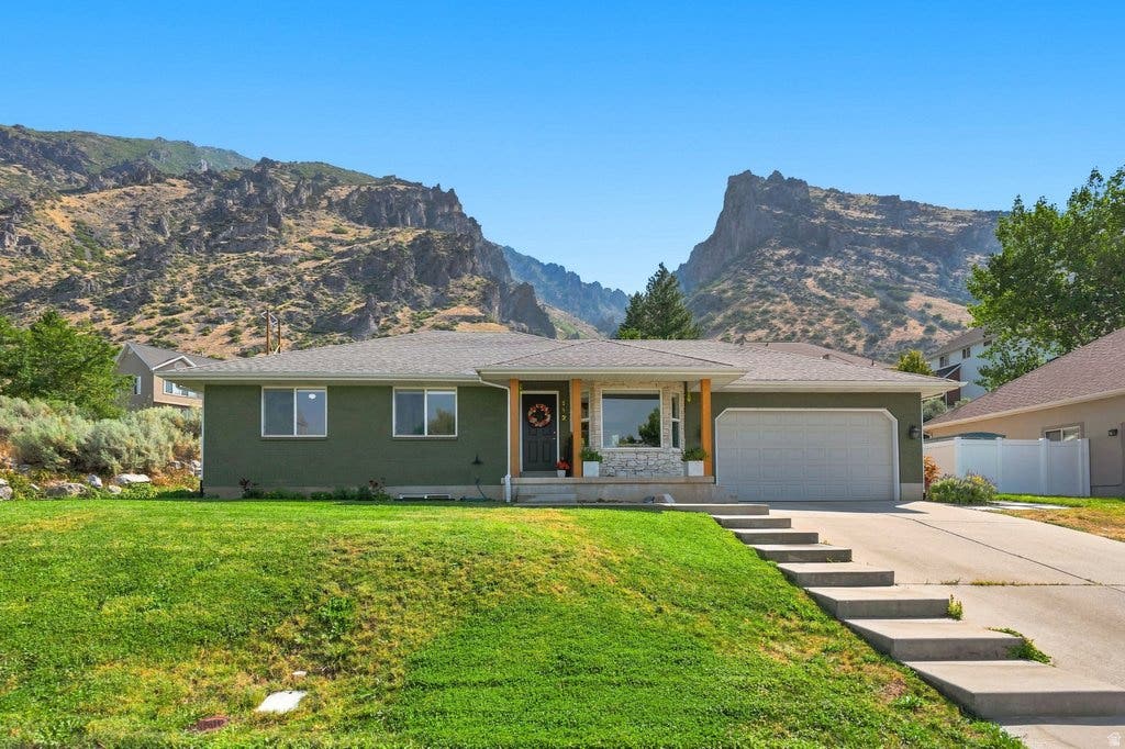 Photo of 1112 N 700 E, Springville, UT 84663 (MLS # 2177202)