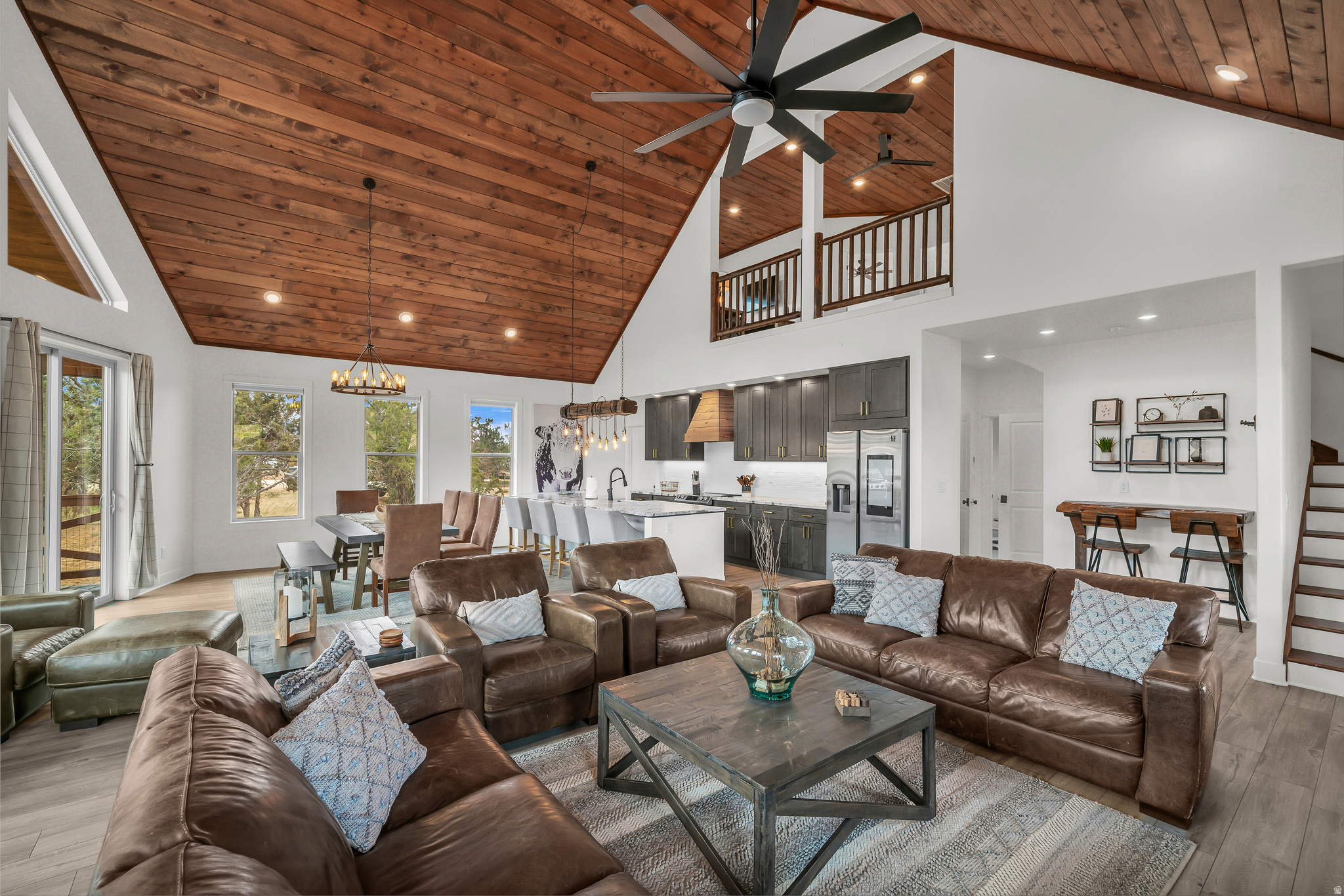 QUARTER CIRCLE H - Residential