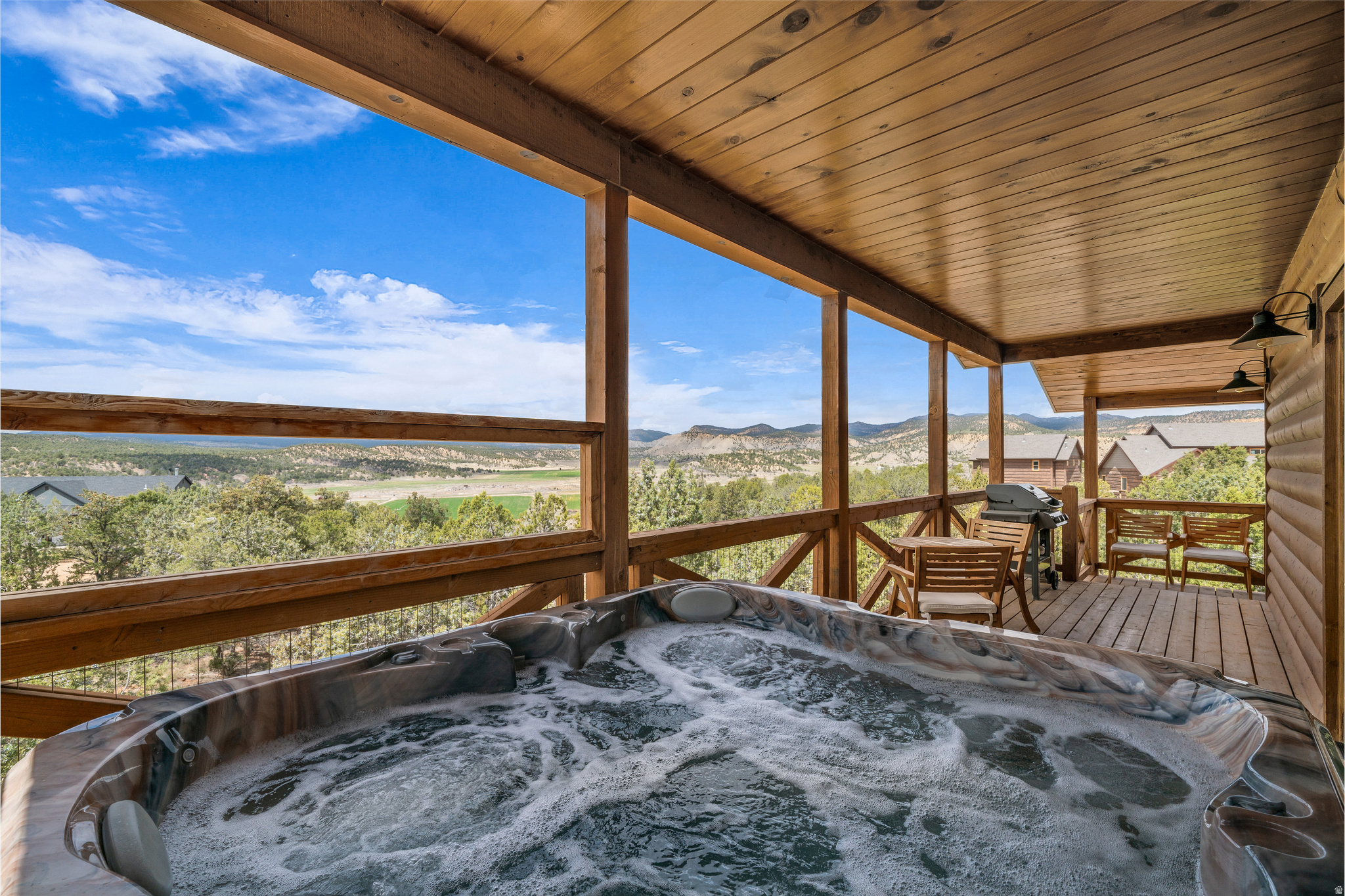 QUARTER CIRCLE H - Residential