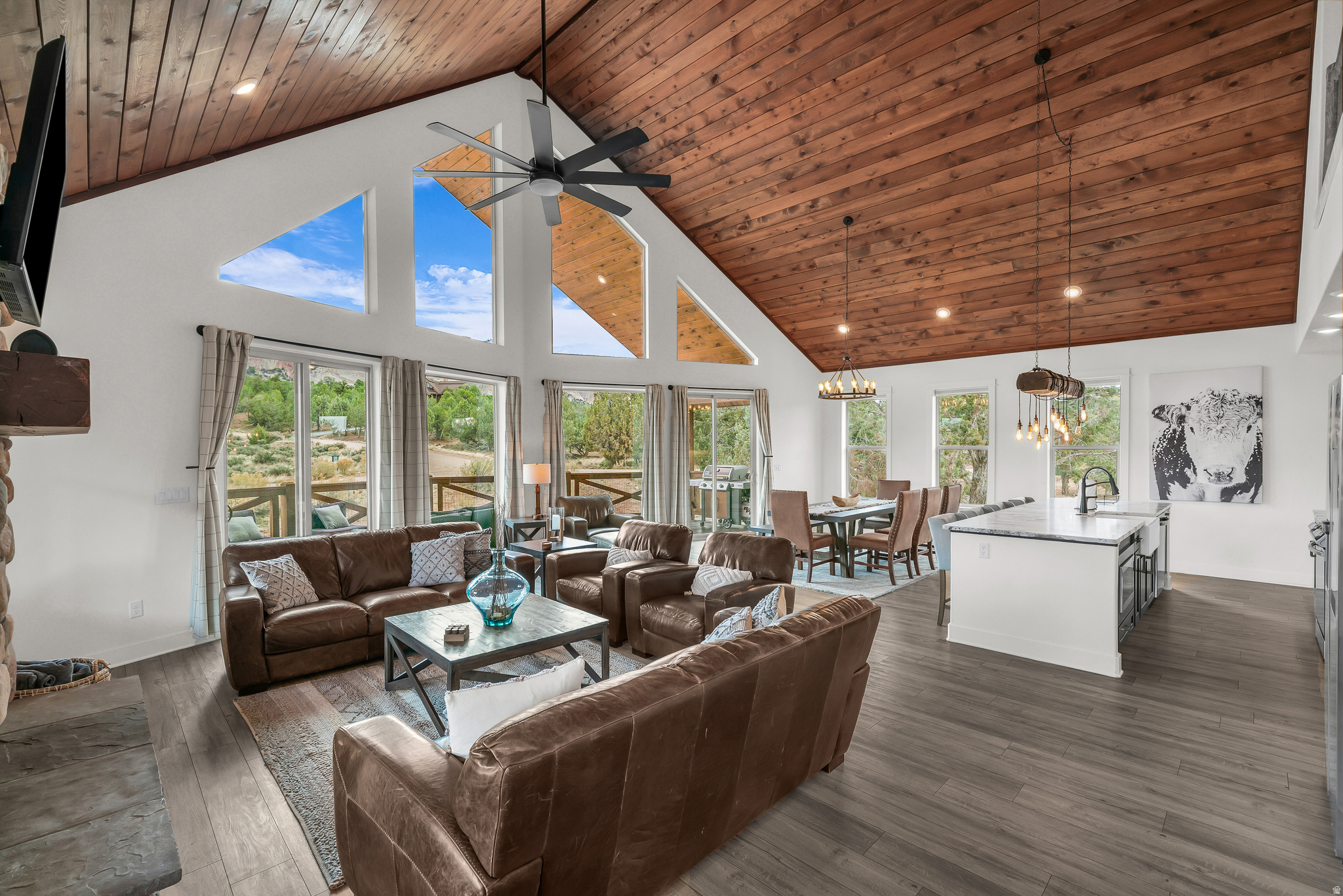 QUARTER CIRCLE H - Residential