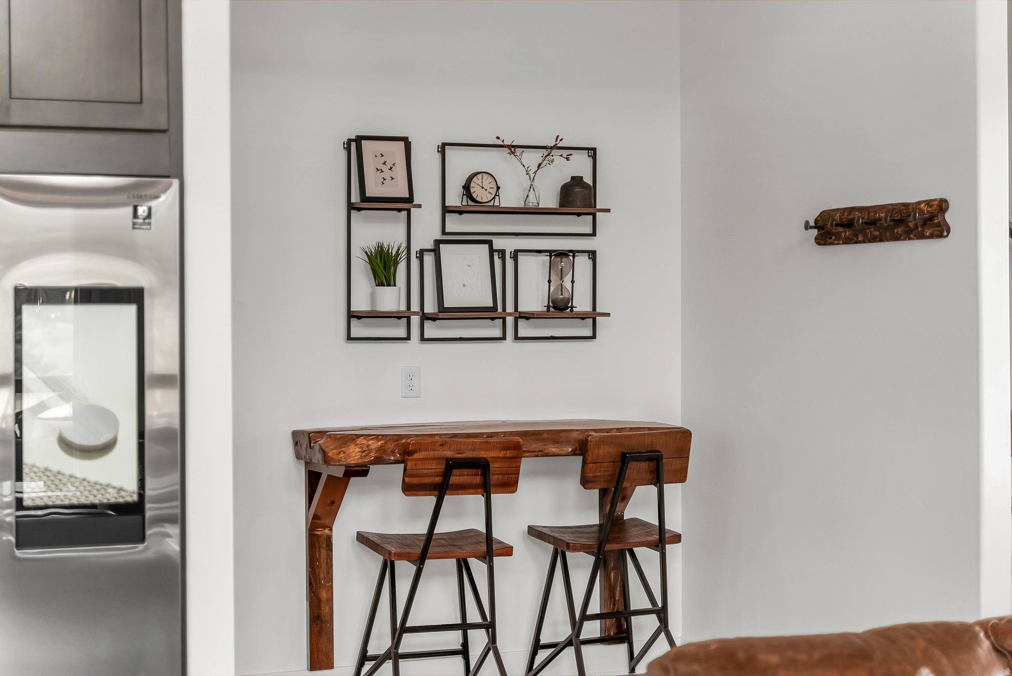 QUARTER CIRCLE H - Residential